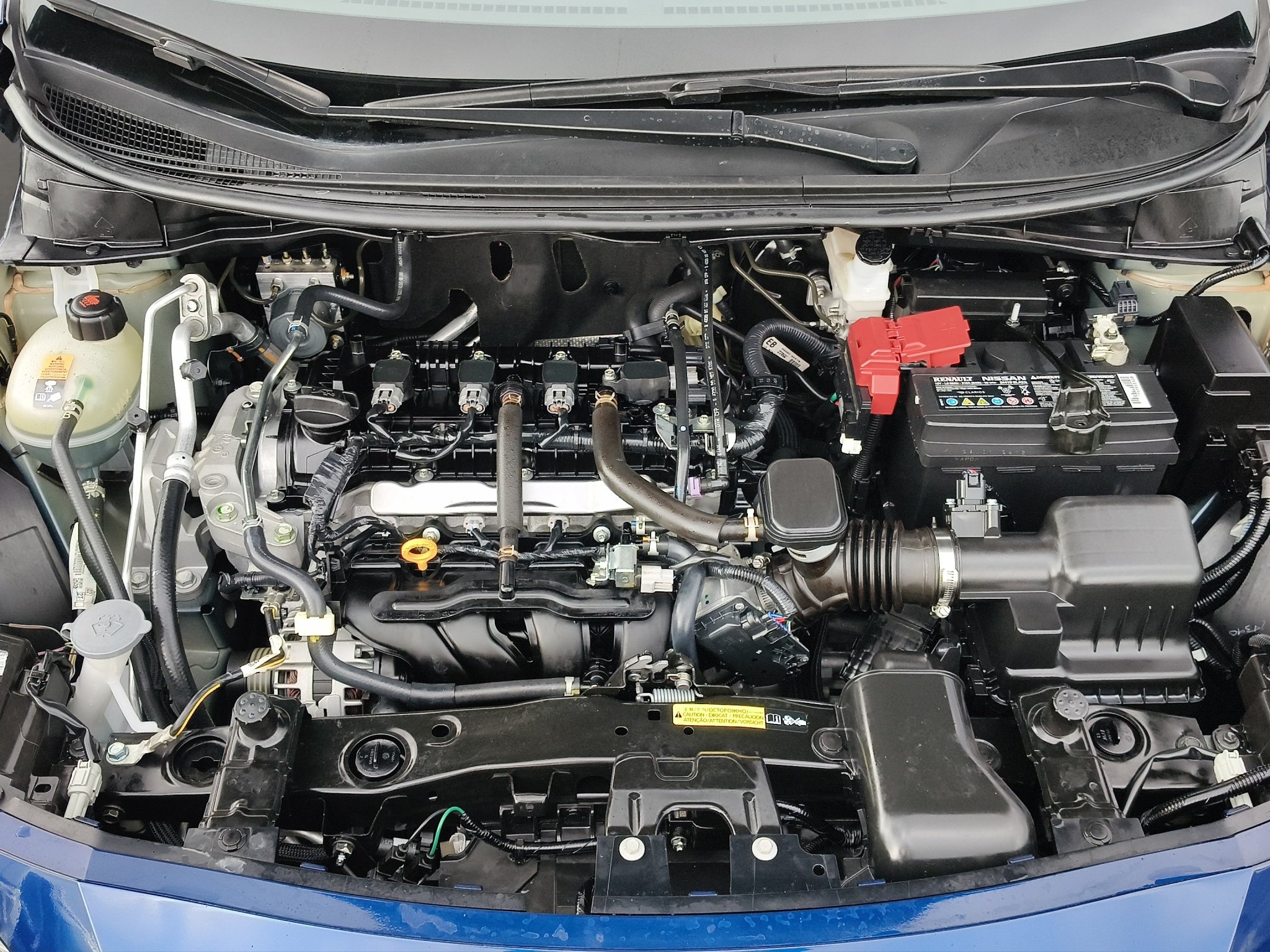 2025 Nissan Versa 4 pts. Sense, TM5, a/ac., R-15 (línea anterior)