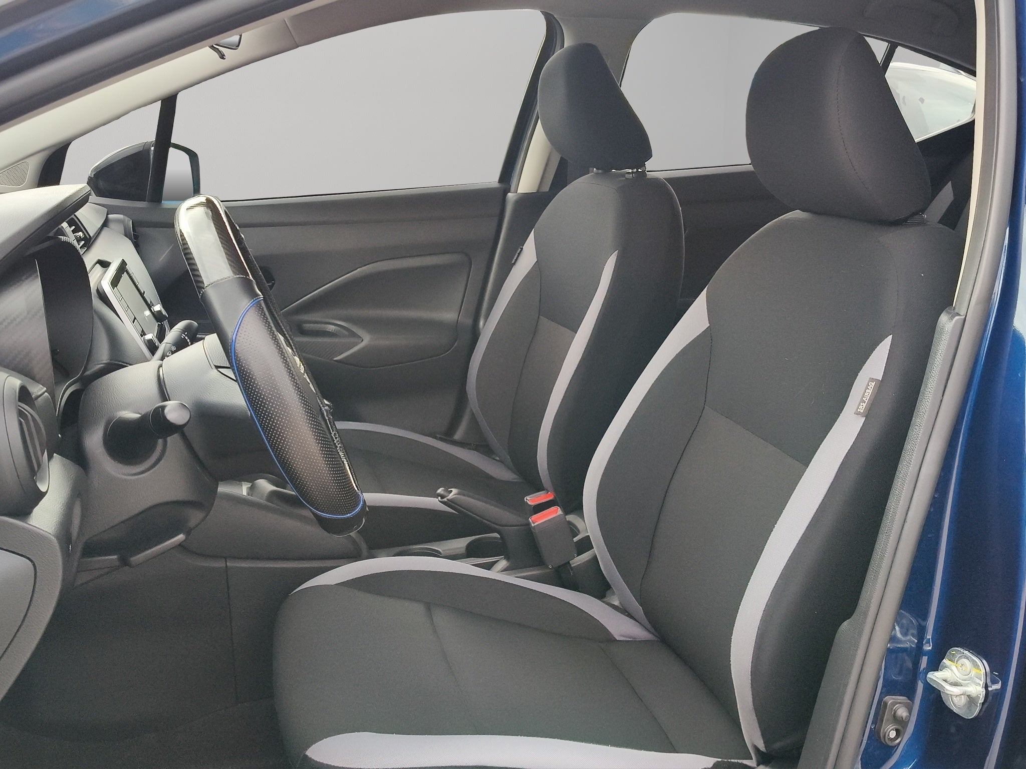 2025 Nissan Versa 4 pts. Sense, TM5, a/ac., R-15 (línea anterior)