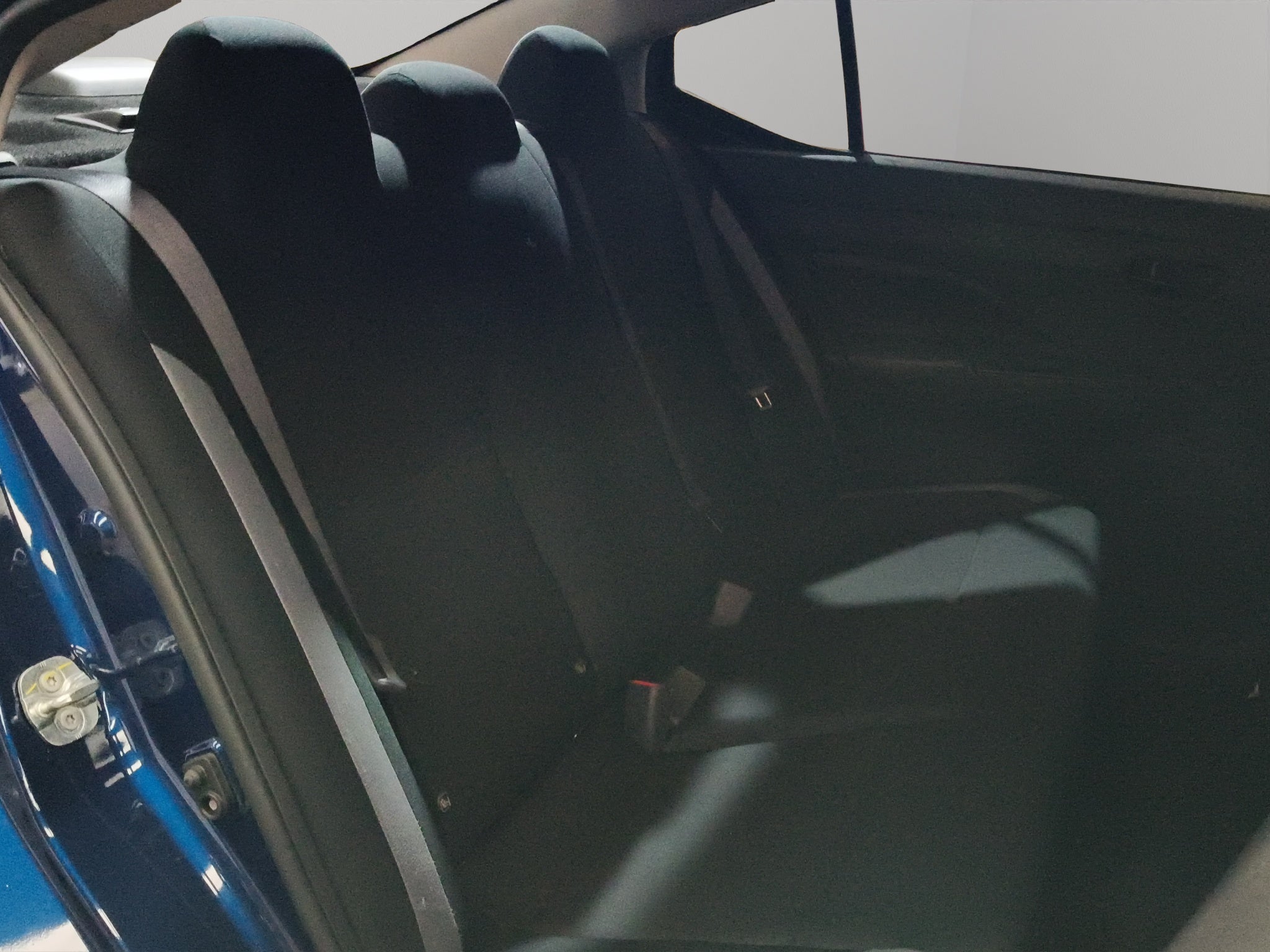 2025 Nissan Versa 4 pts. Sense, TM5, a/ac., R-15 (línea anterior)