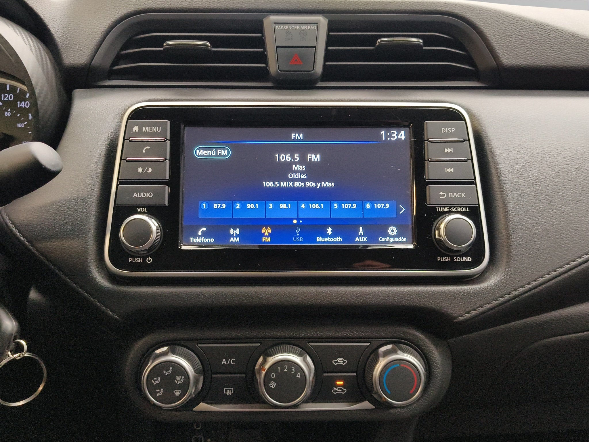 2025 Nissan Versa 4 pts. Sense, CVT, a/ac., R-15 (línea anterior)