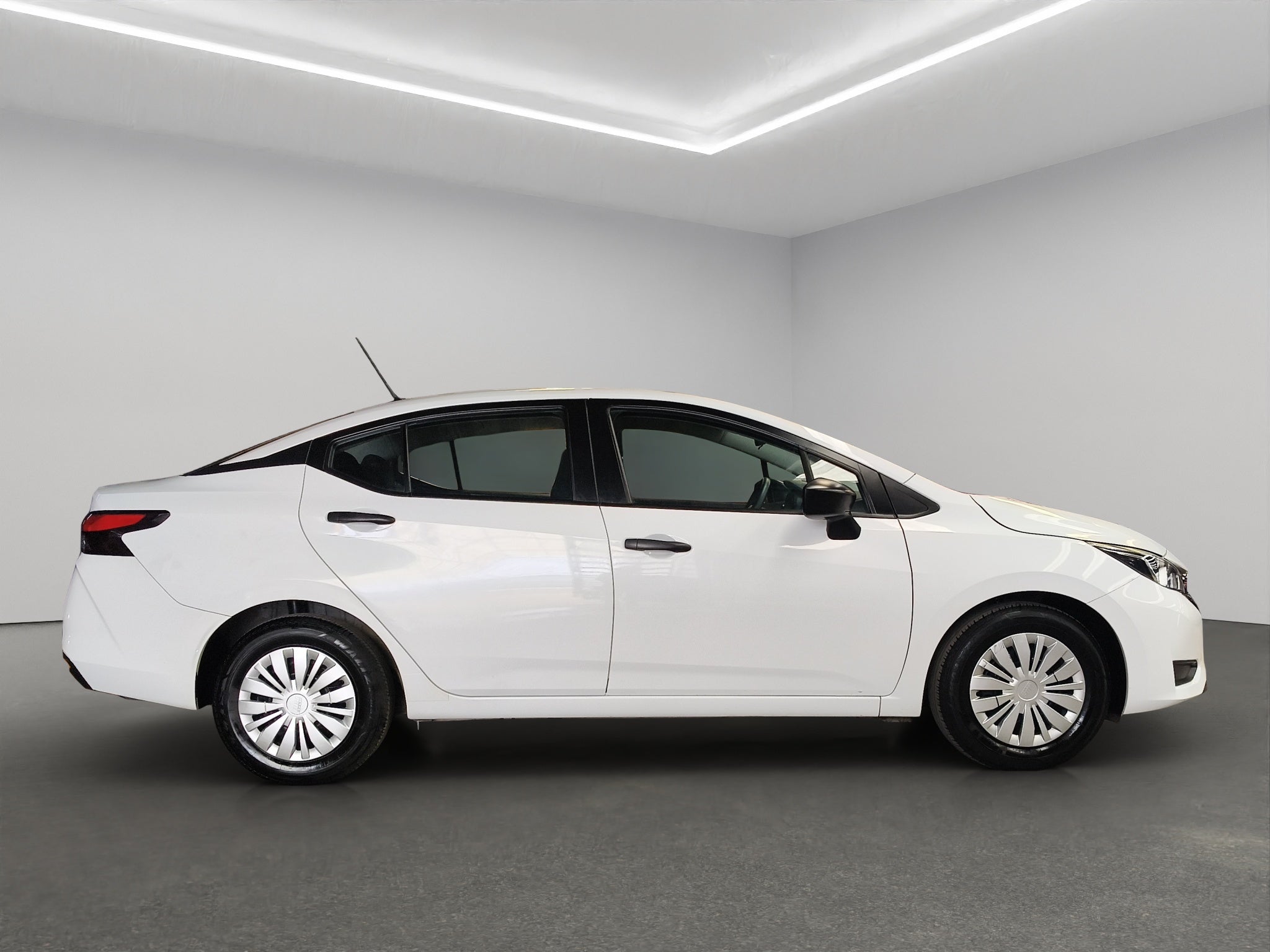 2025 Nissan Versa 4 pts. Sense, CVT, a/ac., R-15 (línea anterior)