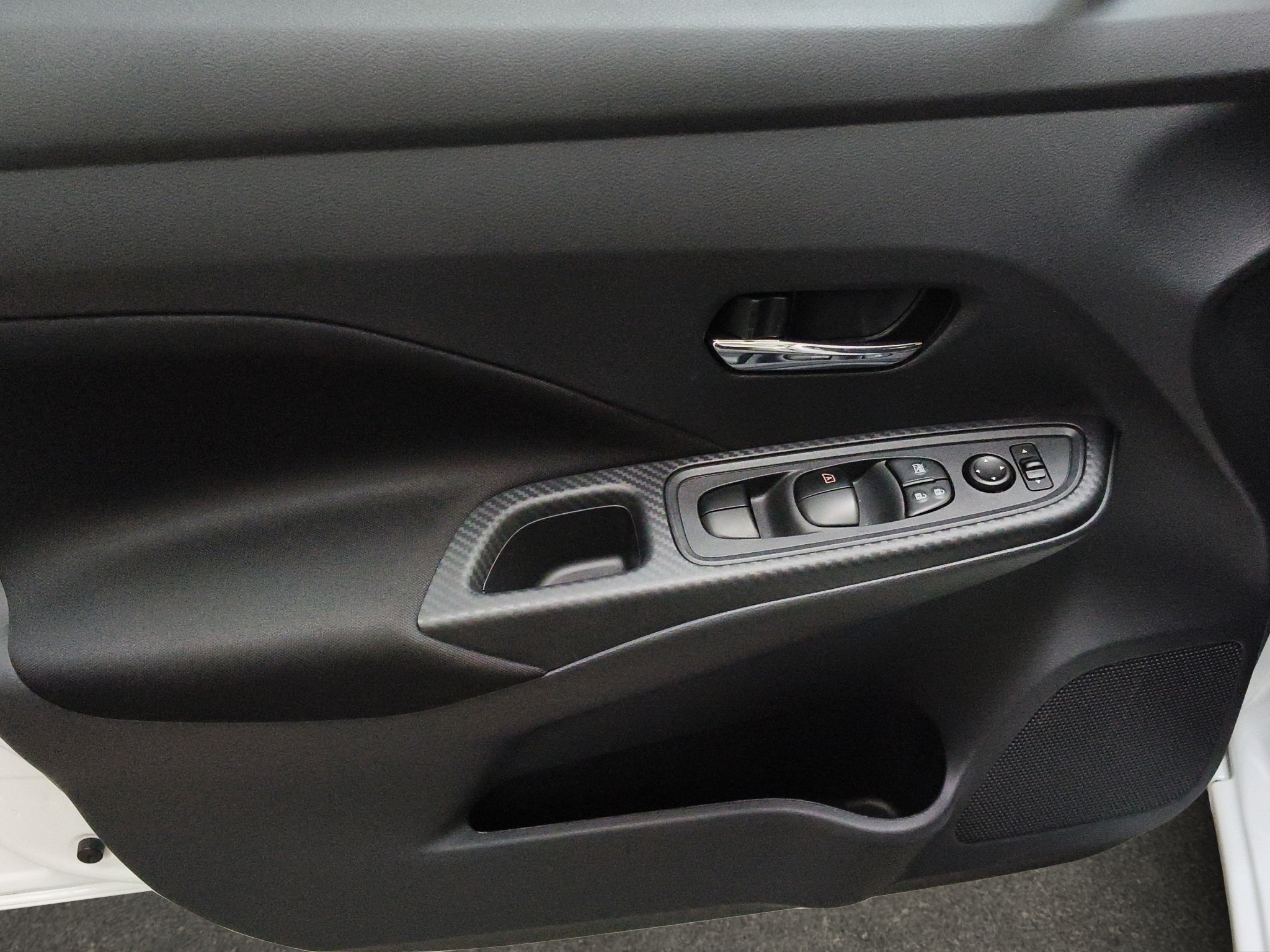 2025 Nissan Versa 4 pts. Sense, TM5, a/ac., R-15 (línea anterior)
