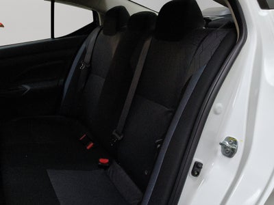 2025 Nissan Versa 4 pts. Sense, TM5, a/ac., R-15 (línea anterior)