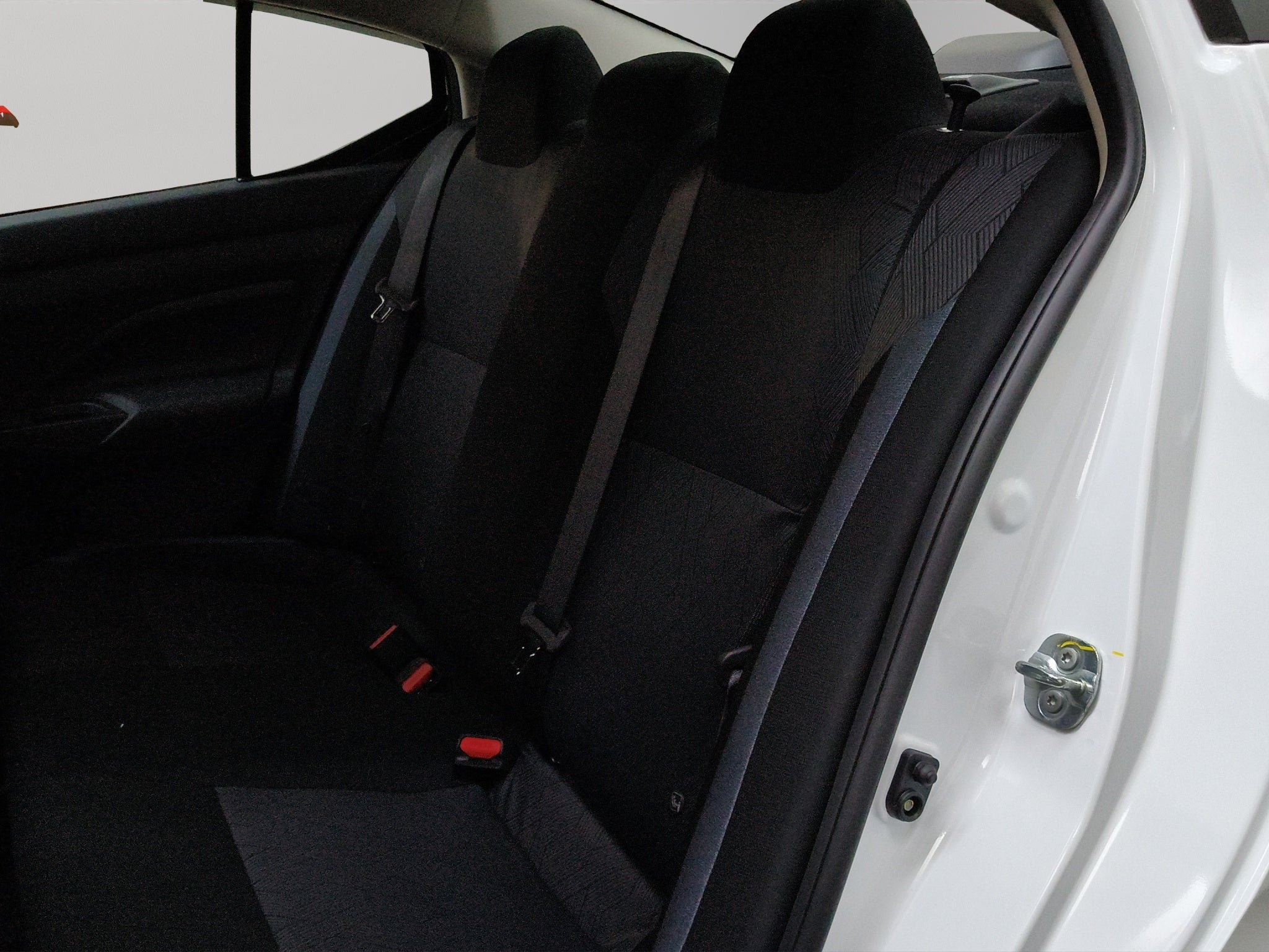 2025 Nissan Versa 4 pts. Sense, TM5, a/ac., R-15 (línea anterior)