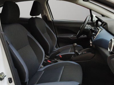 2025 Nissan Versa 4 pts. Sense, TM5, a/ac., R-15 (línea anterior)