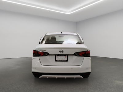 2025 Nissan Versa 4 pts. Sense, TM5, a/ac., R-15 (línea anterior)