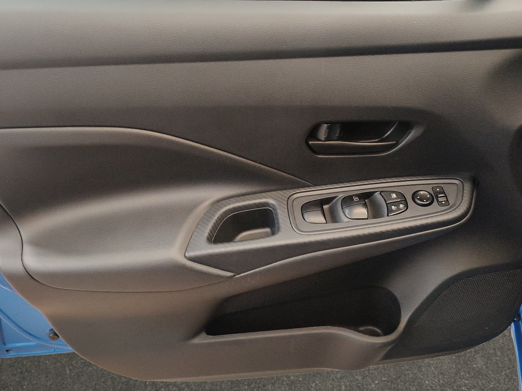2025 Nissan Versa 4 pts. Sense, TM5, a/ac., R-15 (línea anterior)