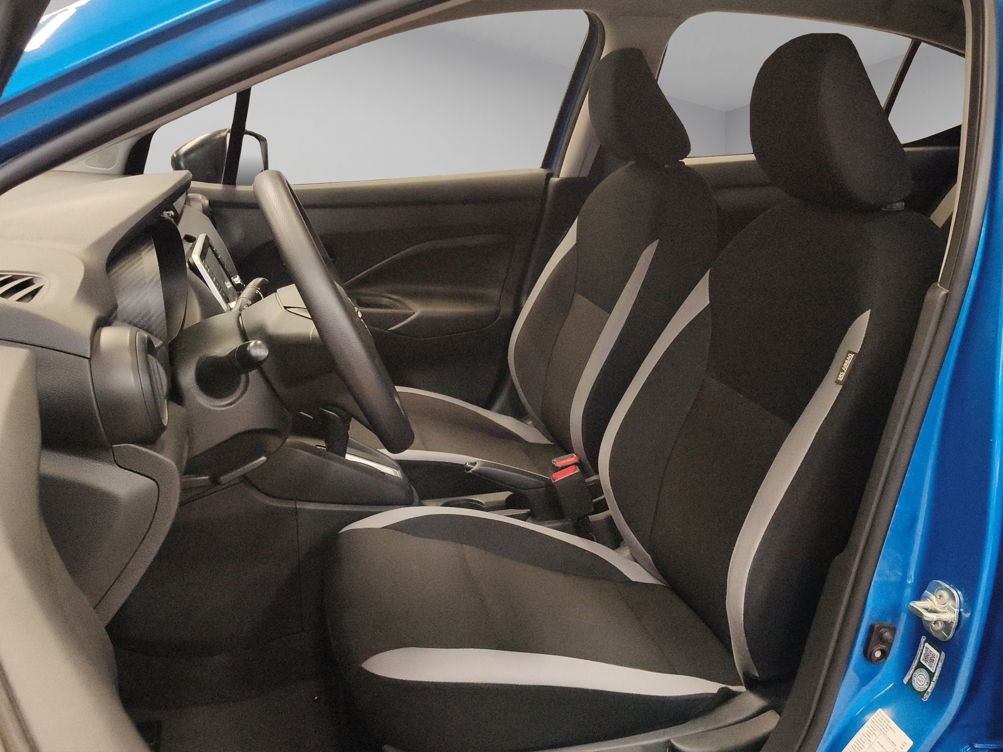 2025 Nissan Versa 4 pts. Sense, TM5, a/ac., R-15 (línea anterior)