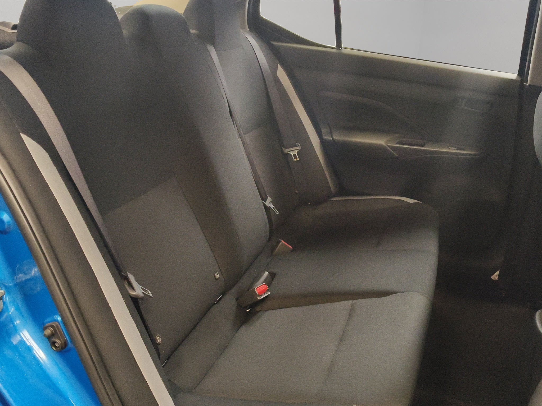 2025 Nissan Versa 4 pts. Sense, TM5, a/ac., R-15 (línea anterior)
