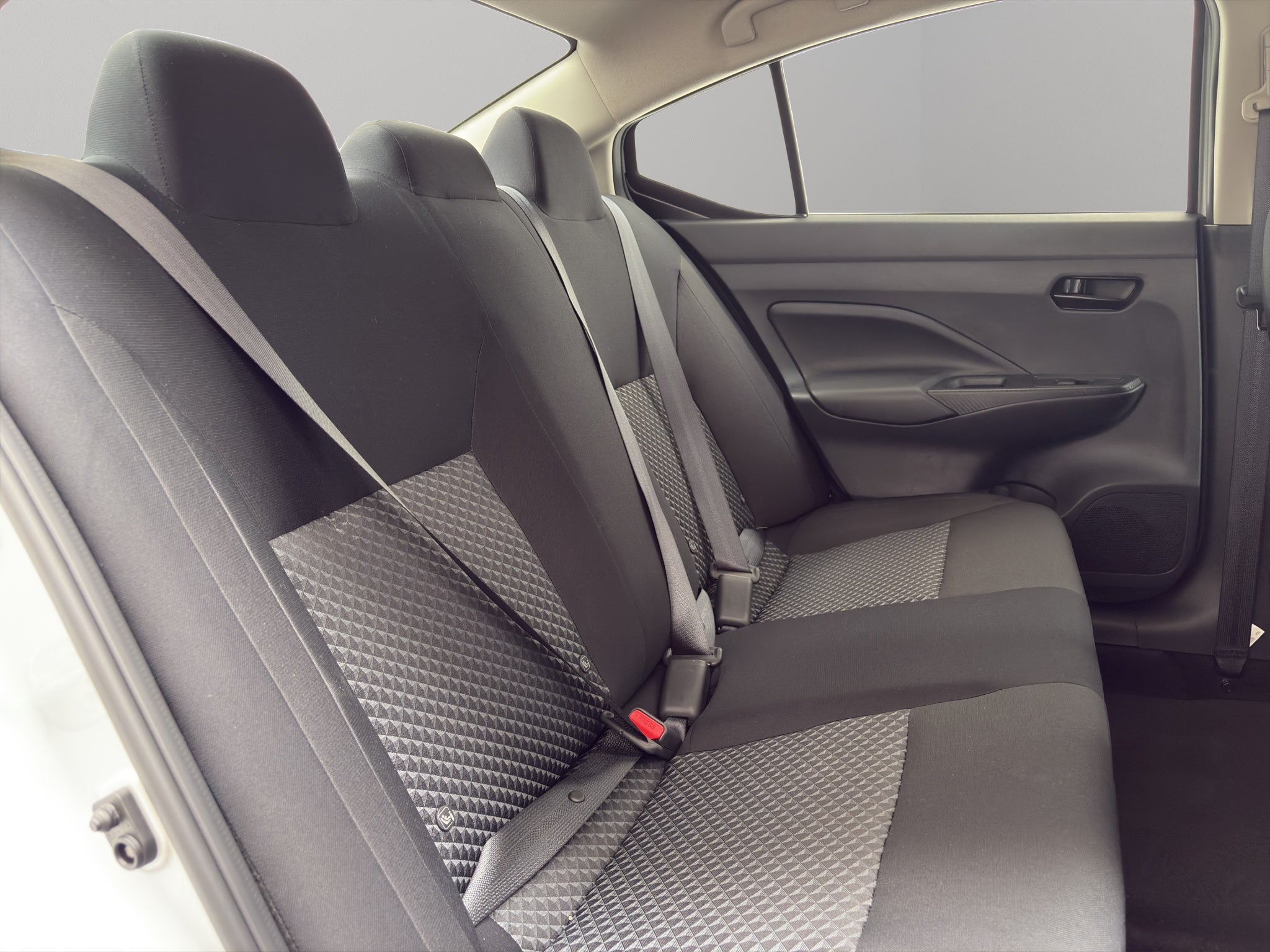 2024 Nissan Versa 4 pts. Sense, CVT, a/ac., R-15