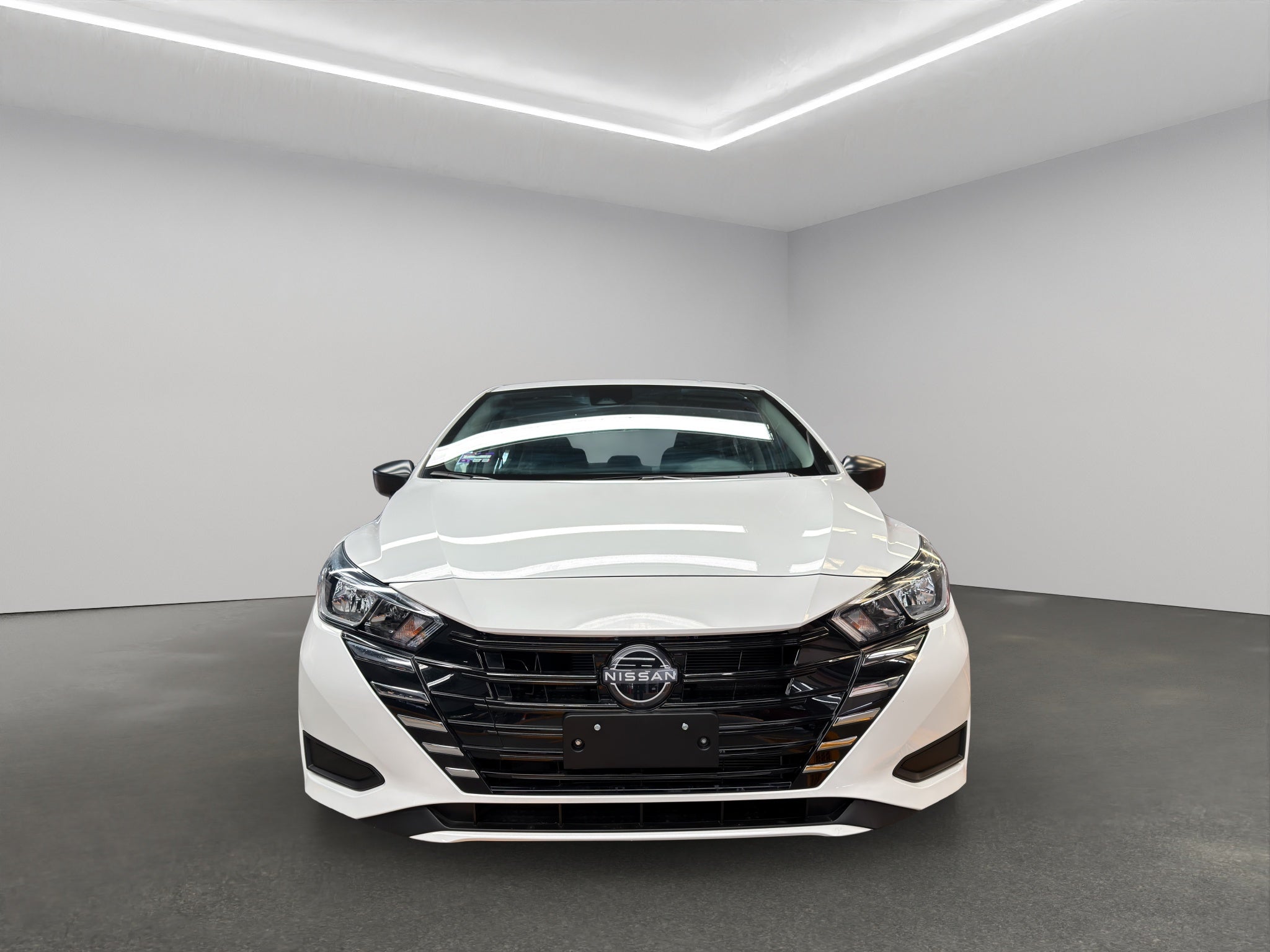 2024 Nissan Versa 4 pts. Sense, TM5, a/ac., R-15