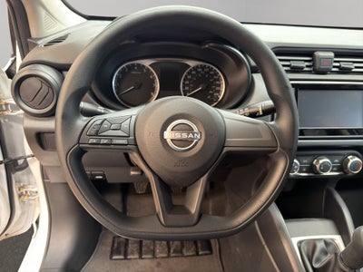 2024 Nissan Versa 4 pts. Sense, TM5, a/ac., R-15