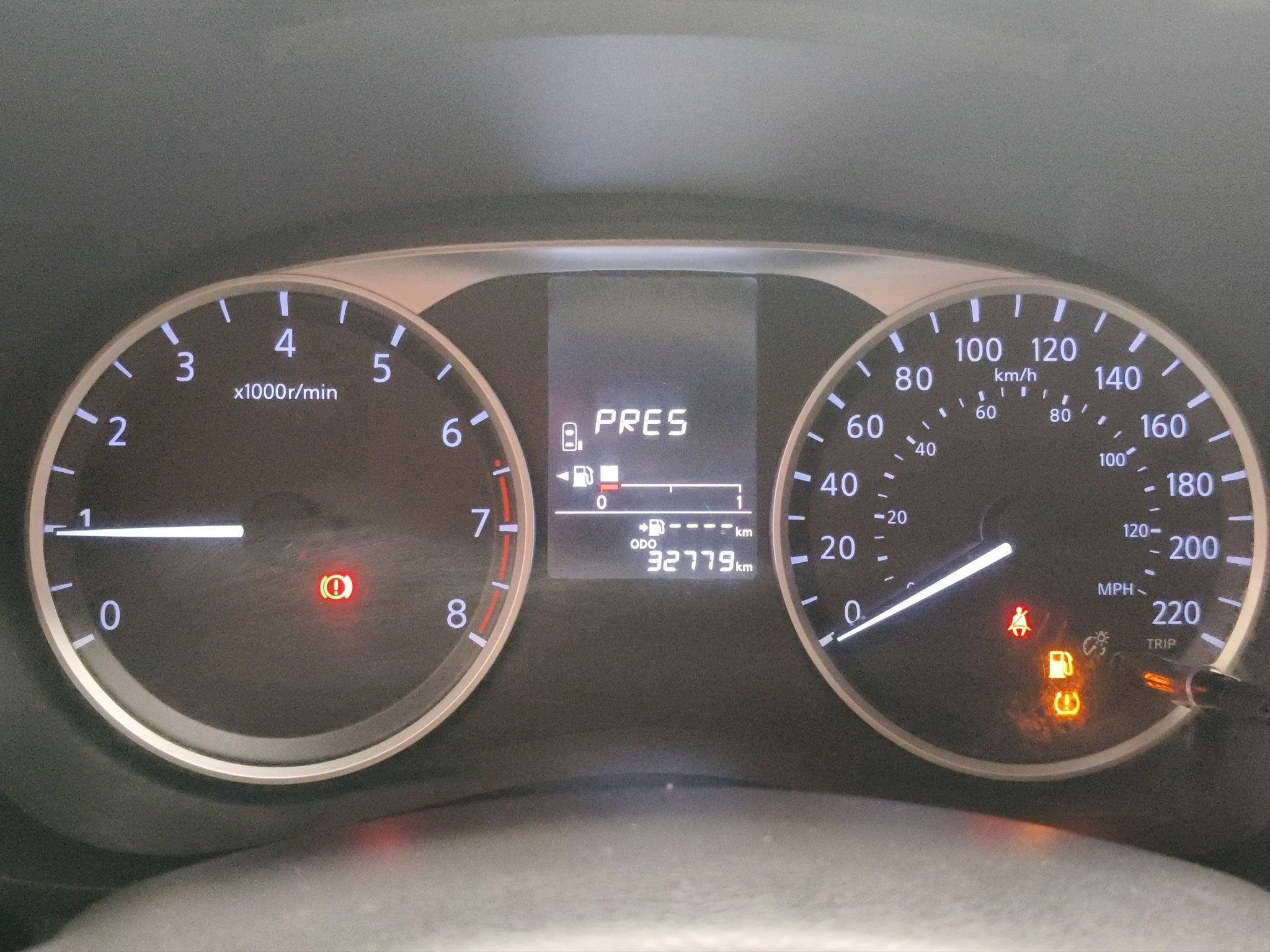 2024 Nissan Versa 4 pts. Sense, TM5, a/ac., R-15