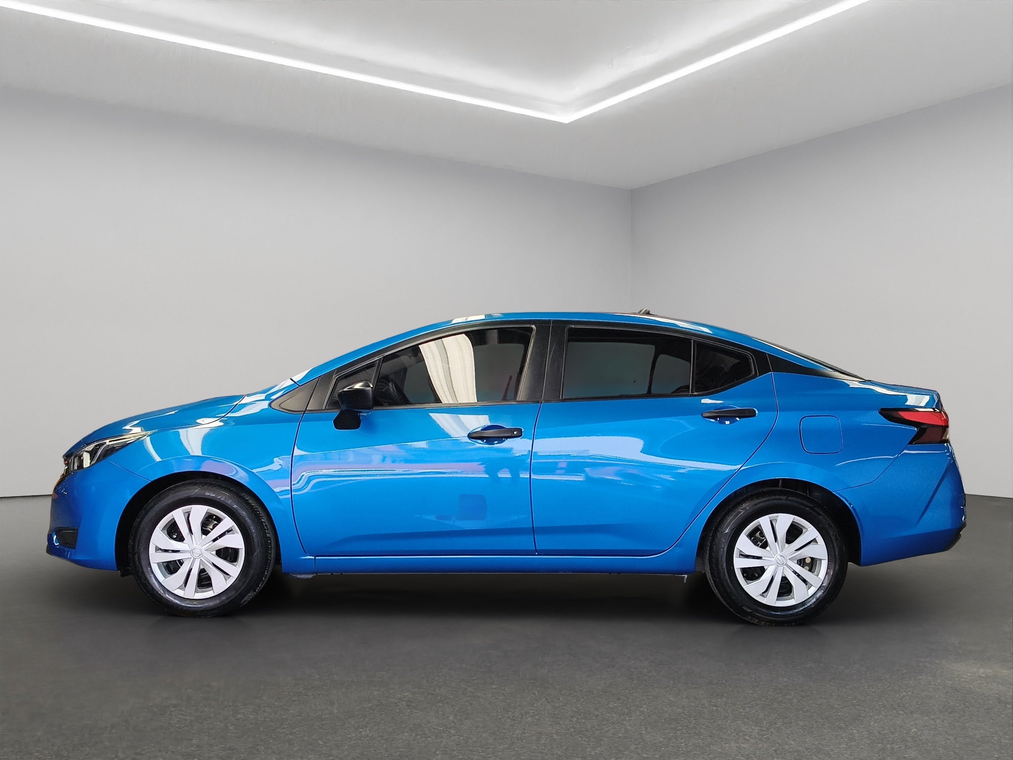2024 Nissan Versa 4 pts. Sense, TM5, a/ac., R-15