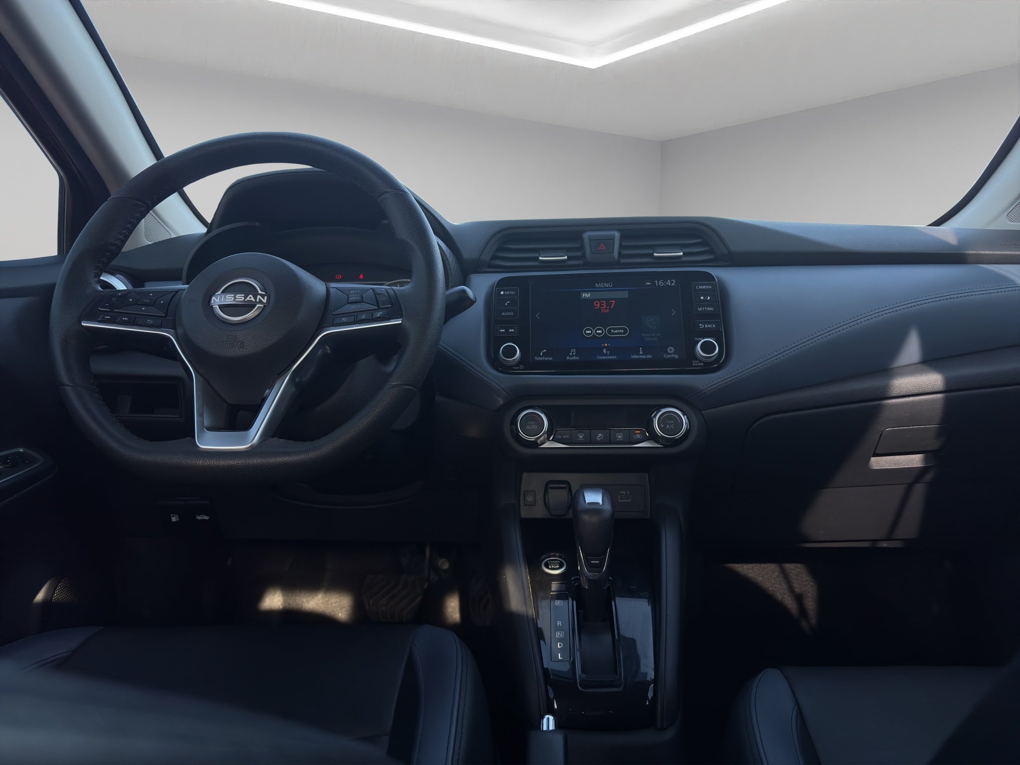 2024 Nissan Versa 4 pts. Exclusive, CVT, a/ac. Aut., piel, f. niebla, f. led, RA-17