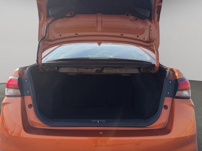 2024 Nissan Versa 4 pts. Exclusive, CVT, a/ac. Aut., piel, f. niebla, f. led, RA-17