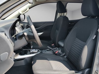 2024 Nissan Comerciales Frontier y NP 300 Frontier Pick-Up 4 pts, Frontier LE, Doble Cab., L4, 2.5l, TA, a/ac, VE, estribos, RA-17