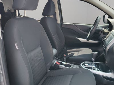 2024 Nissan Comerciales Frontier y NP 300 Frontier Pick-Up 4 pts, Frontier LE, Doble Cab., L4, 2.5l, TA, a/ac, VE, estribos, RA-17