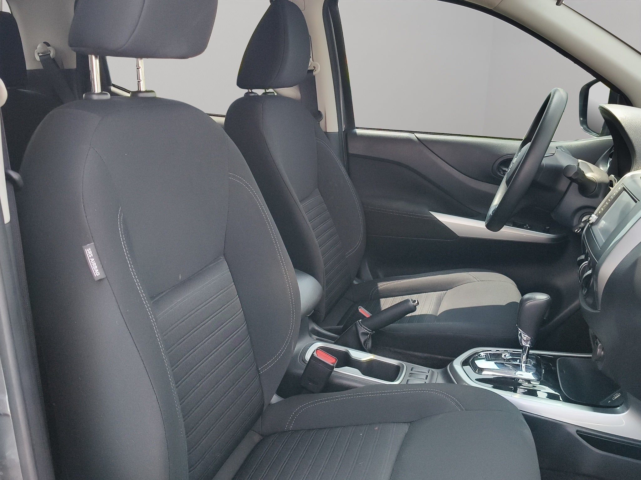 2024 Nissan Comerciales Frontier y NP 300 Frontier Pick-Up 4 pts, Frontier LE, Doble Cab., L4, 2.5l, TA, a/ac, VE, estribos, RA-17