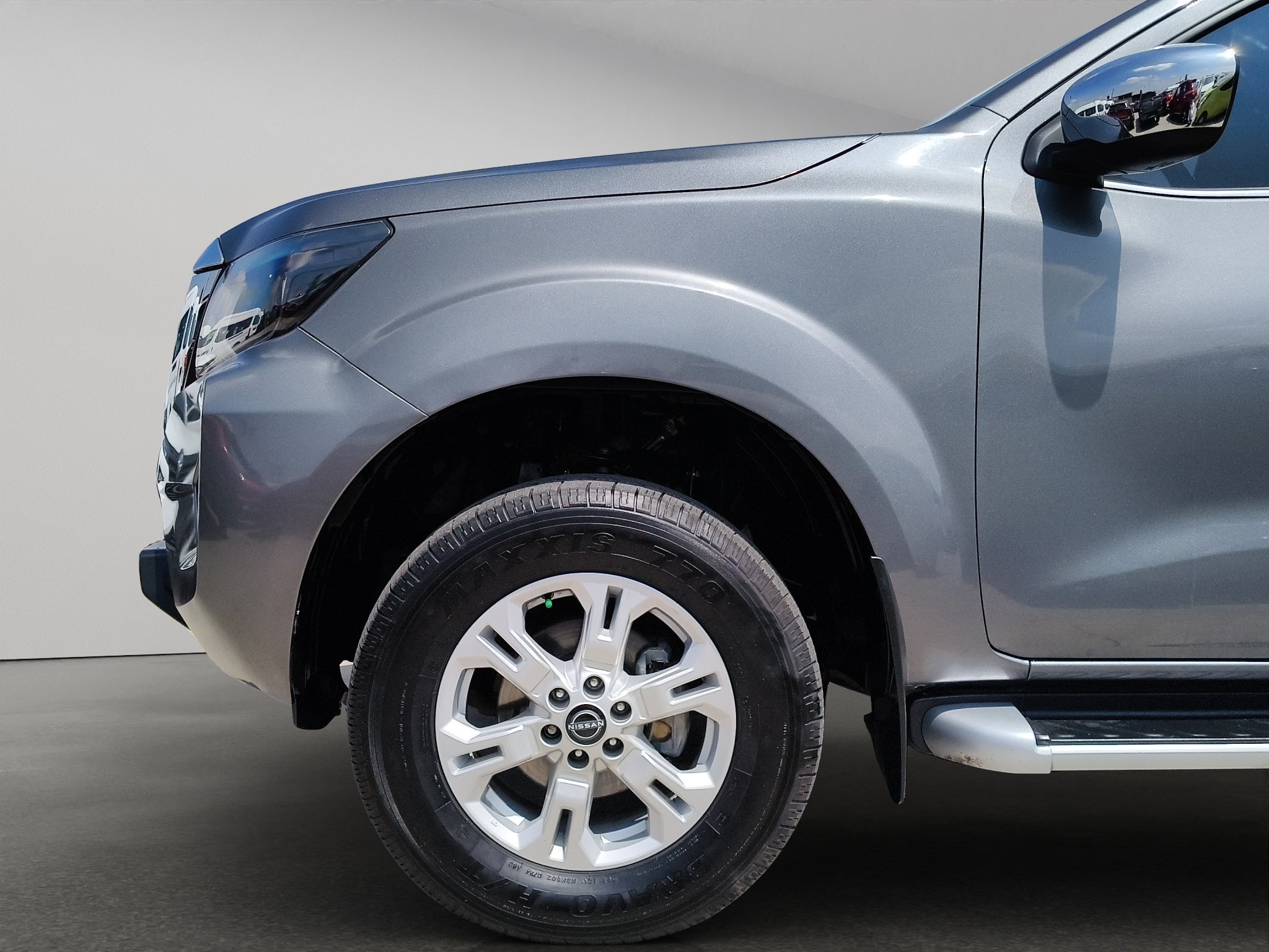 2024 Nissan Comerciales Frontier y NP 300 Frontier Pick-Up 4 pts, Frontier LE, Doble Cab., L4, 2.5l, TA, a/ac, VE, estribos, RA-17