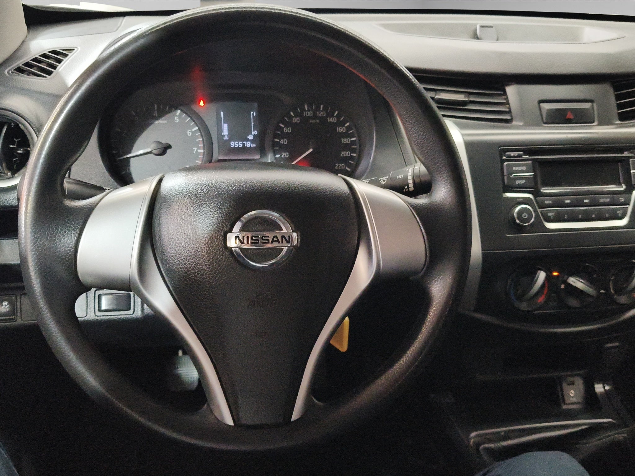 2020 Nissan Comerciales NP300 4 pts. SE, Pick-Up, Doble Cab., TM6, a/ac., VE, CD (línea anterior)