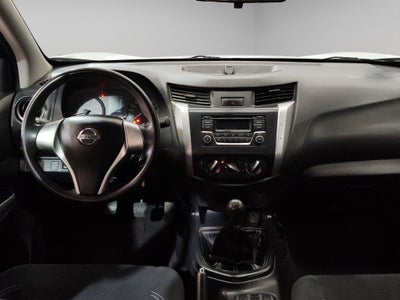 2020 Nissan Comerciales NP300 4 pts. SE, Pick-Up, Doble Cab., TM6, a/ac., VE, CD (línea anterior)