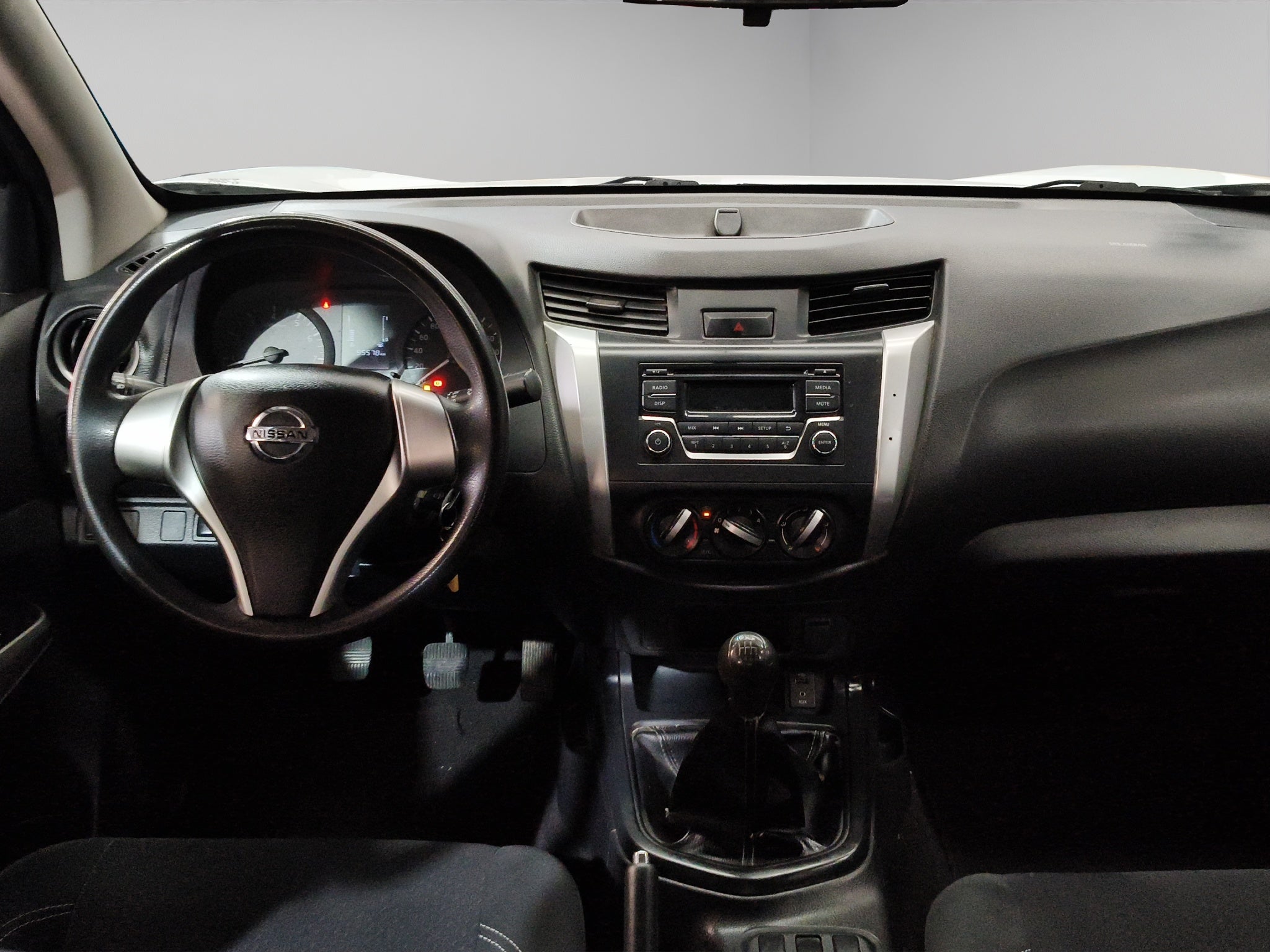 2020 Nissan Comerciales NP300 4 pts. SE, Pick-Up, Doble Cab., TM6, a/ac., VE, CD (línea anterior)