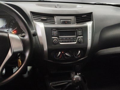 2020 Nissan Comerciales NP300 4 pts. SE, Pick-Up, Doble Cab., TM6, a/ac., VE, CD (línea anterior)