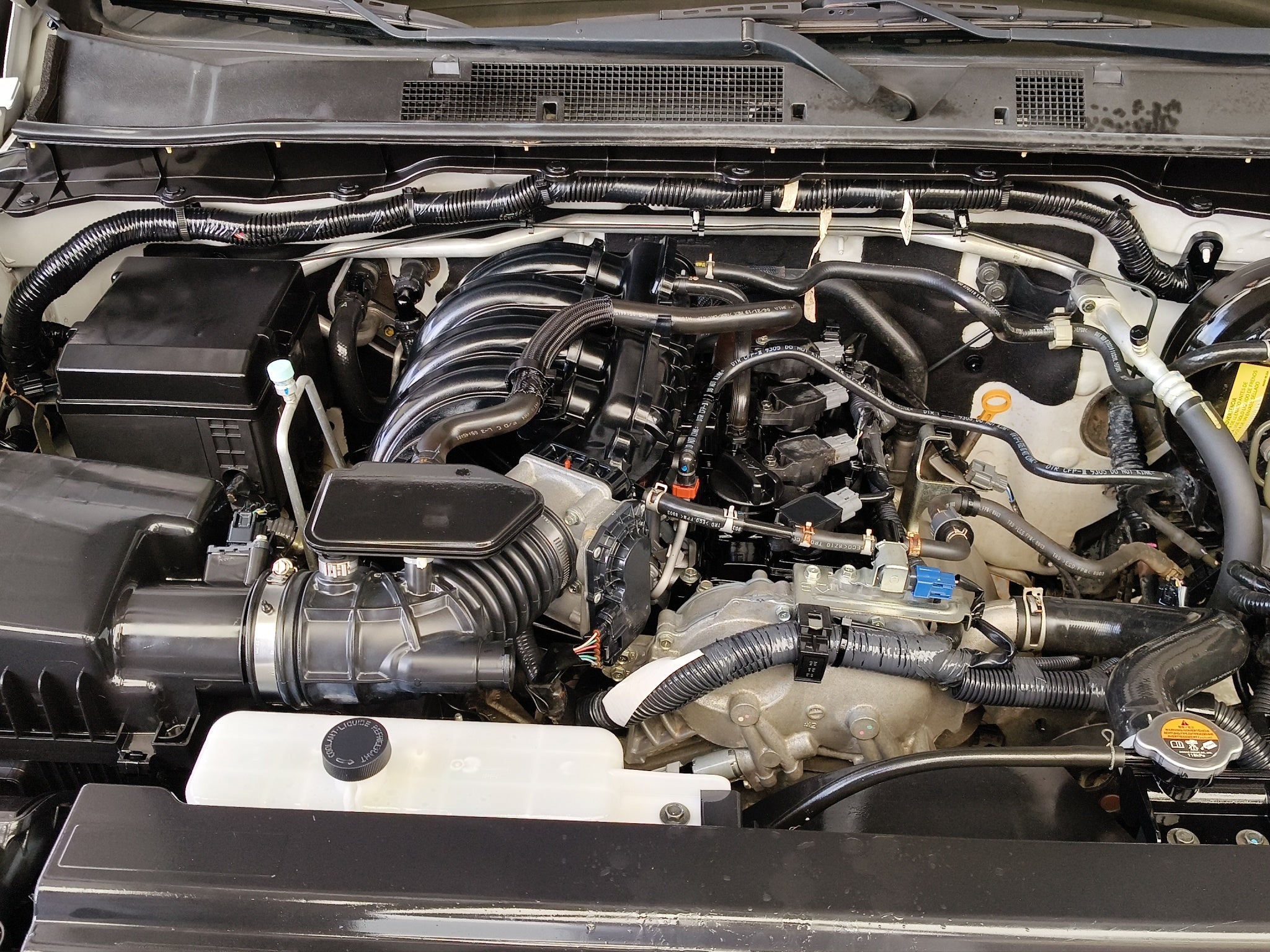 2020 Nissan Comerciales NP300 4 pts. SE, Pick-Up, Doble Cab., TM6, a/ac., VE, CD (línea anterior)