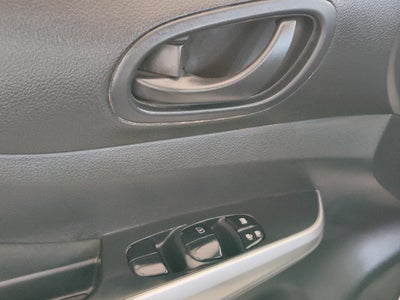 2020 Nissan Comerciales NP300 4 pts. SE, Pick-Up, Doble Cab., TM6, a/ac., VE, CD (línea anterior)
