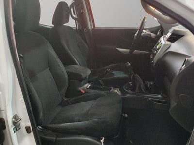 2020 Nissan Comerciales NP300 4 pts. SE, Pick-Up, Doble Cab., TM6, a/ac., VE, CD (línea anterior)