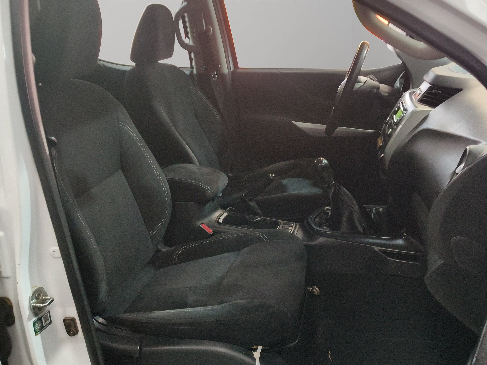 2020 Nissan Comerciales NP300 4 pts. SE, Pick-Up, Doble Cab., TM6, a/ac., VE, CD (línea anterior)