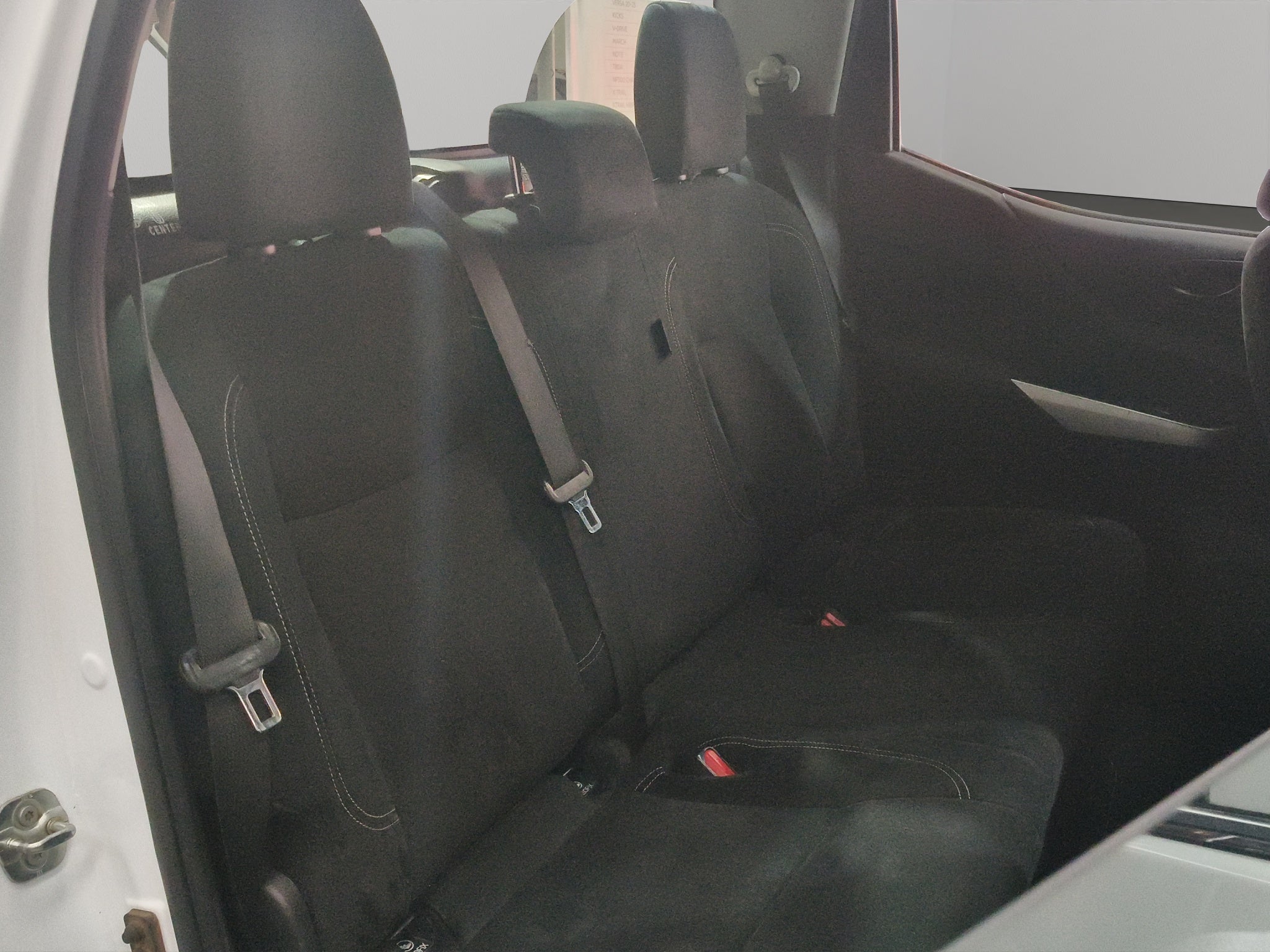 2020 Nissan Comerciales NP300 4 pts. SE, Pick-Up, Doble Cab., TM6, a/ac., VE, CD (línea anterior)