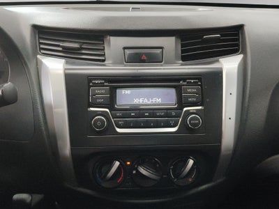 2020 Nissan Comerciales NP300 4 pts. SE, Pick-Up, Doble Cab., TM6, a/ac., VE, CD (línea anterior)