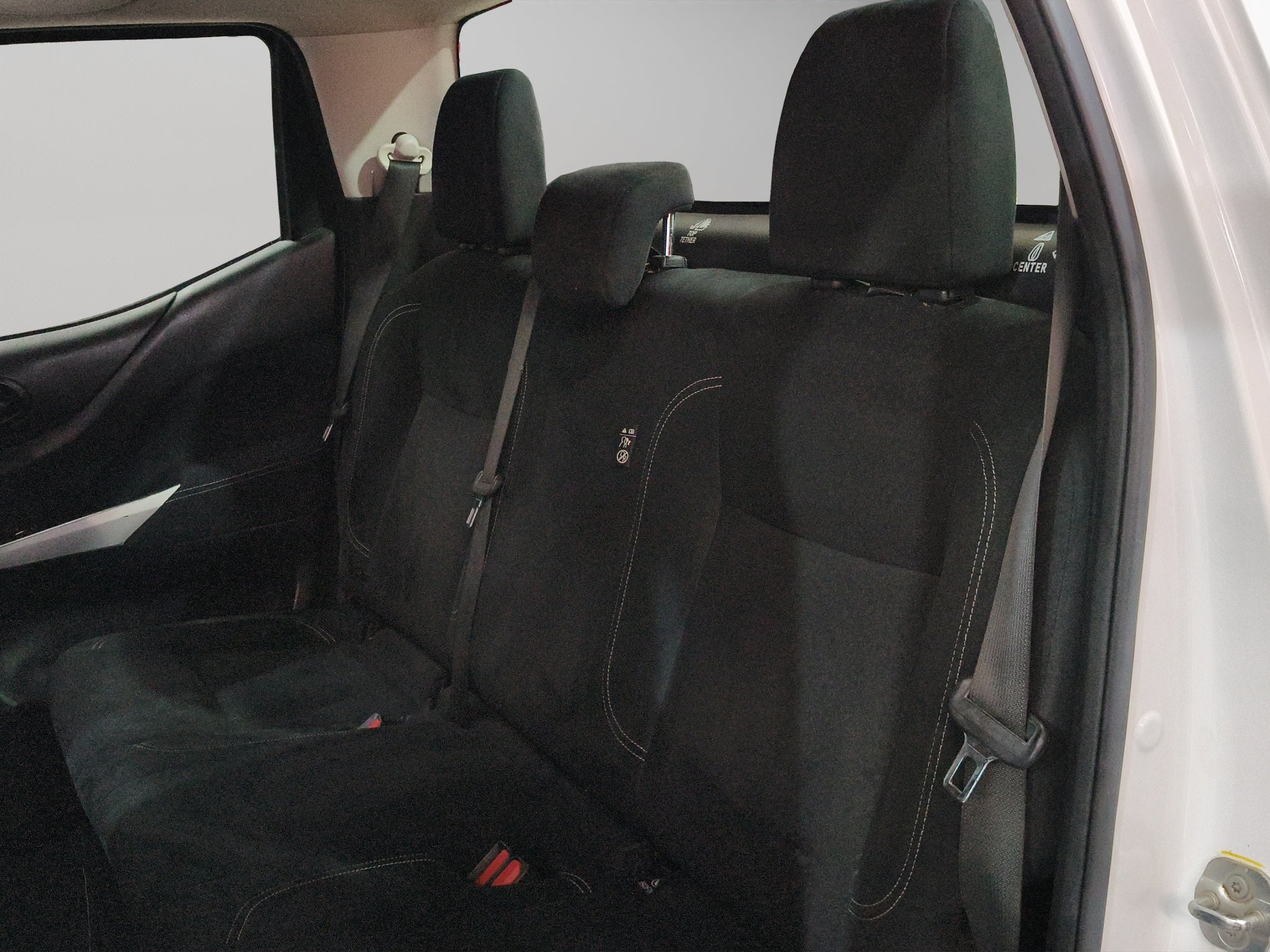 2020 Nissan Comerciales NP300 4 pts. SE, Pick-Up, Doble Cab., TM6, a/ac., VE, CD (línea anterior)
