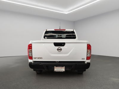 2020 Nissan Comerciales NP300 4 pts. SE, Pick-Up, Doble Cab., TM6, a/ac., VE, CD (línea anterior)