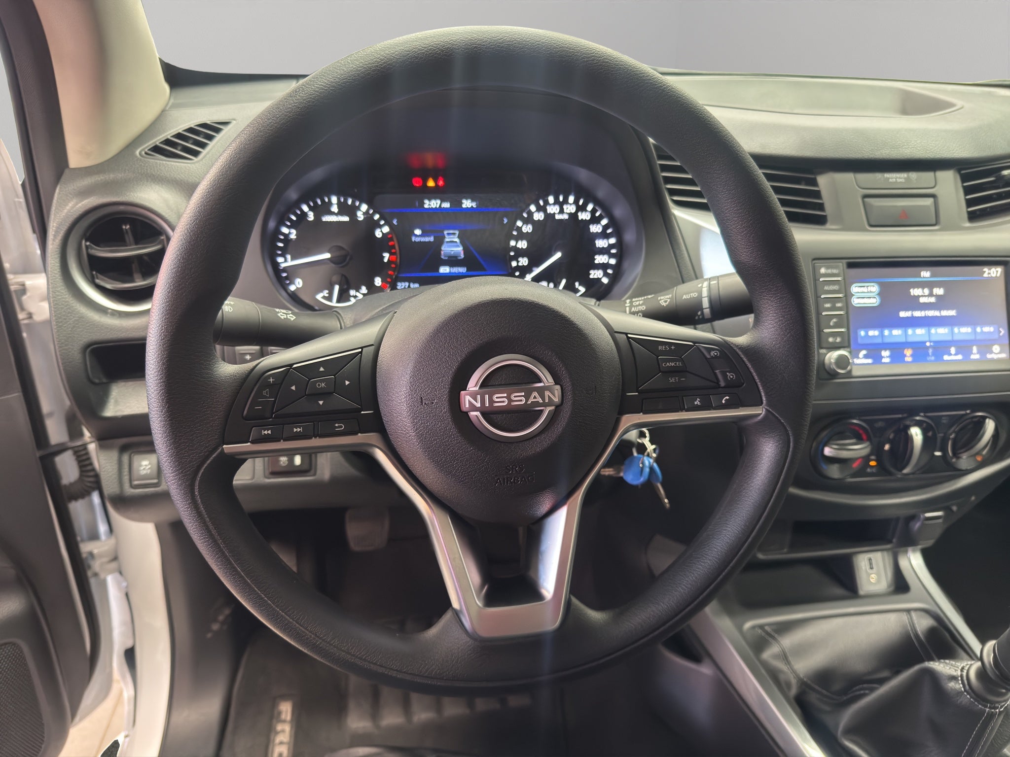 2025 Nissan Comerciales Frontier y NP 300 Frontier Pick-Up 4 pts. Frontier LE, Doble Cab., L4, 2.5l, TM6, a/ac., VE, estribos, RA-17