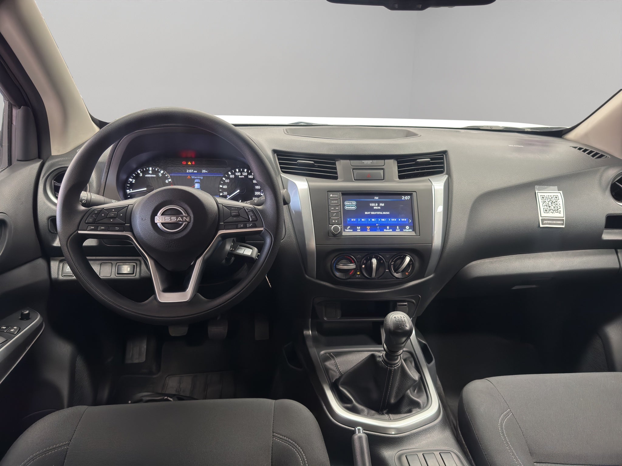 2025 Nissan Comerciales Frontier y NP 300 Frontier Pick-Up 4 pts. Frontier LE, Doble Cab., L4, 2.5l, TM6, a/ac., VE, estribos, RA-17