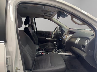 2025 Nissan Comerciales Frontier y NP 300 Frontier Pick-Up 4 pts. Frontier LE, Doble Cab., L4, 2.5l, TM6, a/ac., VE, estribos, RA-17