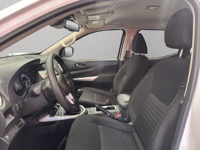 2025 Nissan Comerciales Frontier y NP 300 Frontier Pick-Up 4 pts. Frontier LE, Doble Cab., L4, 2.5l, TM6, a/ac., VE, estribos, RA-17