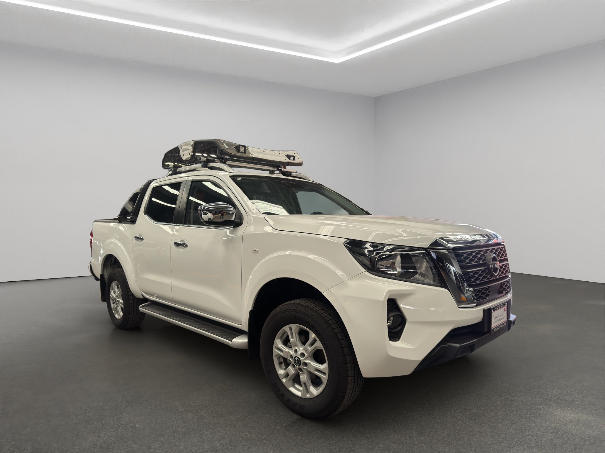 2025 Nissan Comerciales Frontier y NP 300 Frontier Pick-Up 4 pts. Frontier LE, Doble Cab., L4, 2.5l, TM6, a/ac., VE, estribos, RA-17