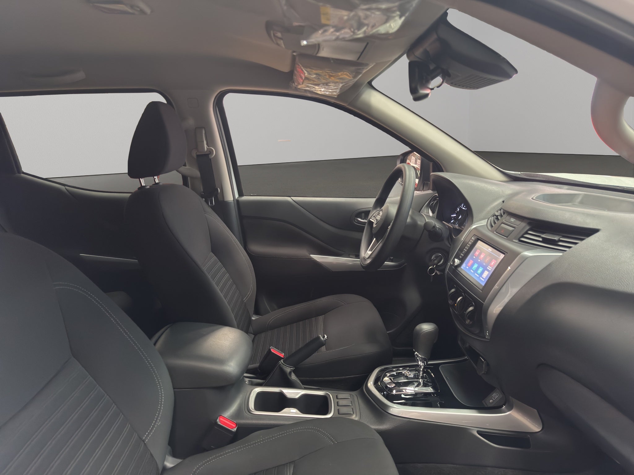 2025 Nissan Comerciales Frontier y NP 300 Frontier Pick-Up 4 pts. Frontier LE, Doble Cab., L4, 2.5l, TA, a/ac., VE, estribos, RA-17