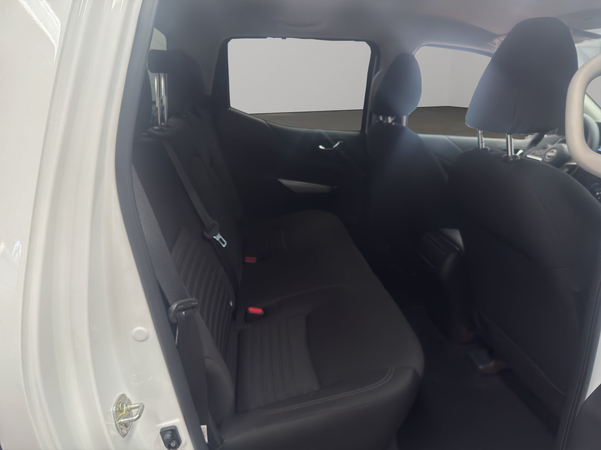 2025 Nissan Comerciales Frontier y NP 300 Frontier Pick-Up 4 pts. Frontier LE, Doble Cab., L4, 2.5l, TA, a/ac., VE, estribos, RA-17