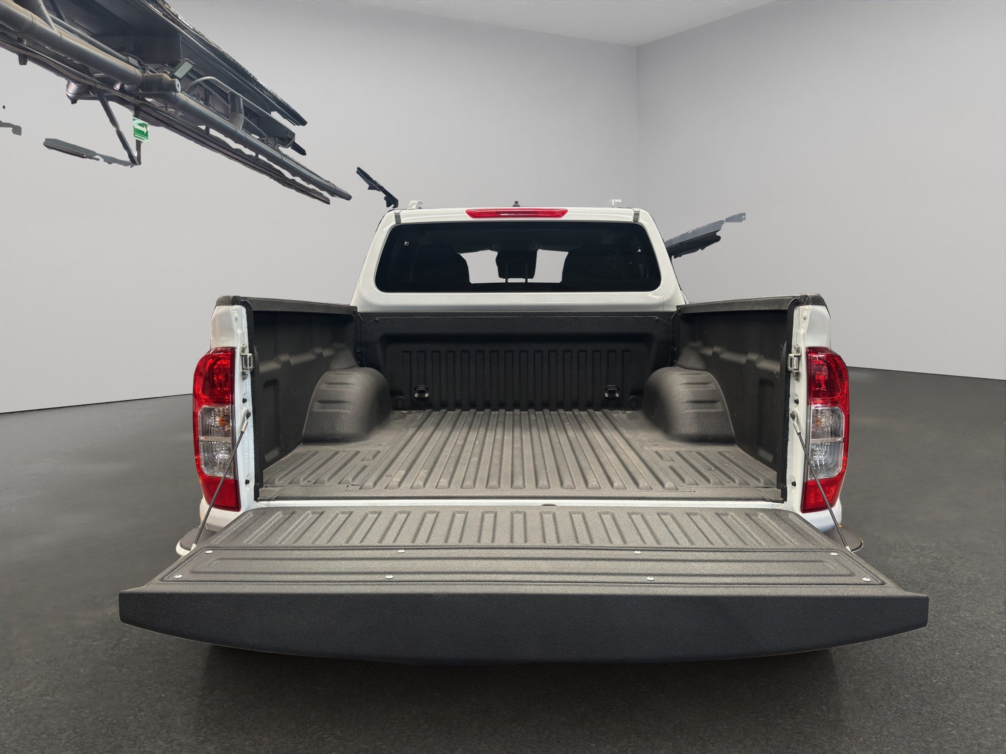 2025 Nissan Comerciales Frontier y NP 300 Frontier Pick-Up 4 pts. Frontier LE, Doble Cab., L4, 2.5l, TA, a/ac., VE, estribos, RA-17