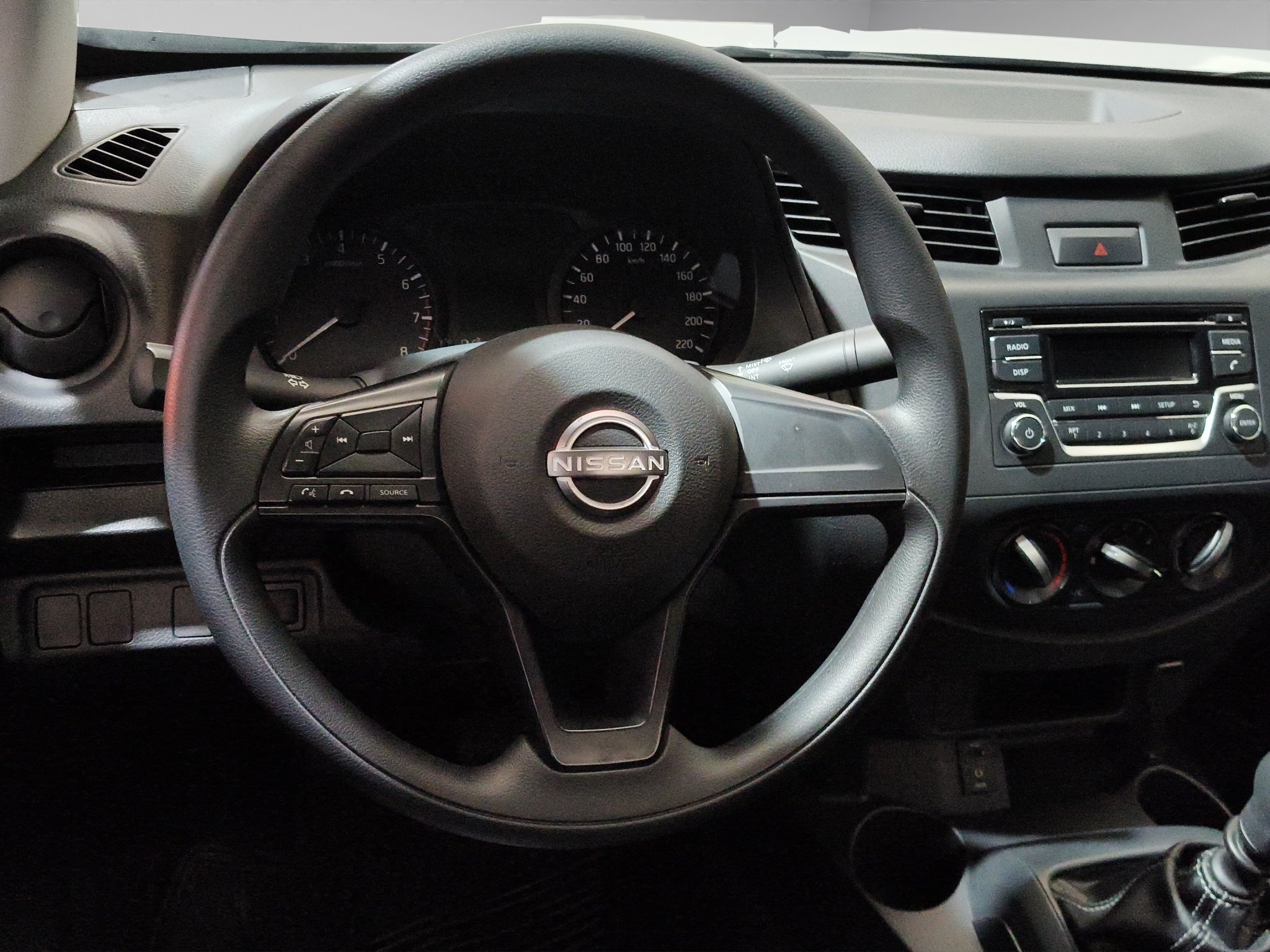 2024 Nissan Comerciales NP300 2 pts. Pick-Up, Cab. Sencilla, TM6, a/ac.