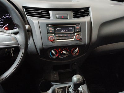2024 Nissan Comerciales NP300 2 pts. Pick-Up, Cab. Sencilla, TM6, a/ac.
