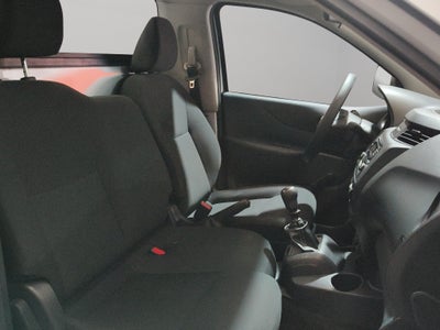 2024 Nissan Comerciales NP300 2 pts. Pick-Up, Cab. Sencilla, TM6, a/ac.