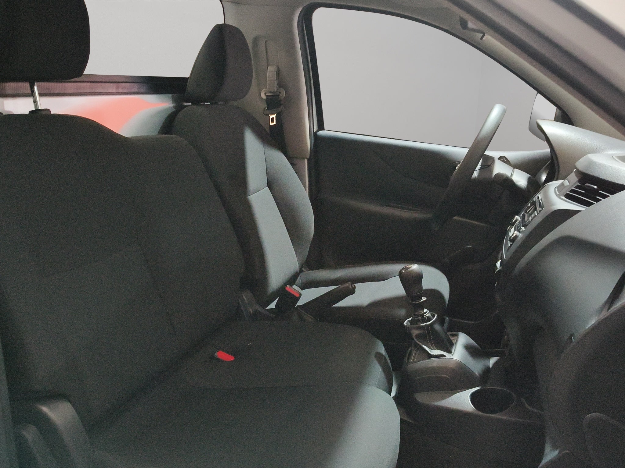 2024 Nissan Comerciales NP300 2 pts. Pick-Up, Cab. Sencilla, TM6, a/ac.