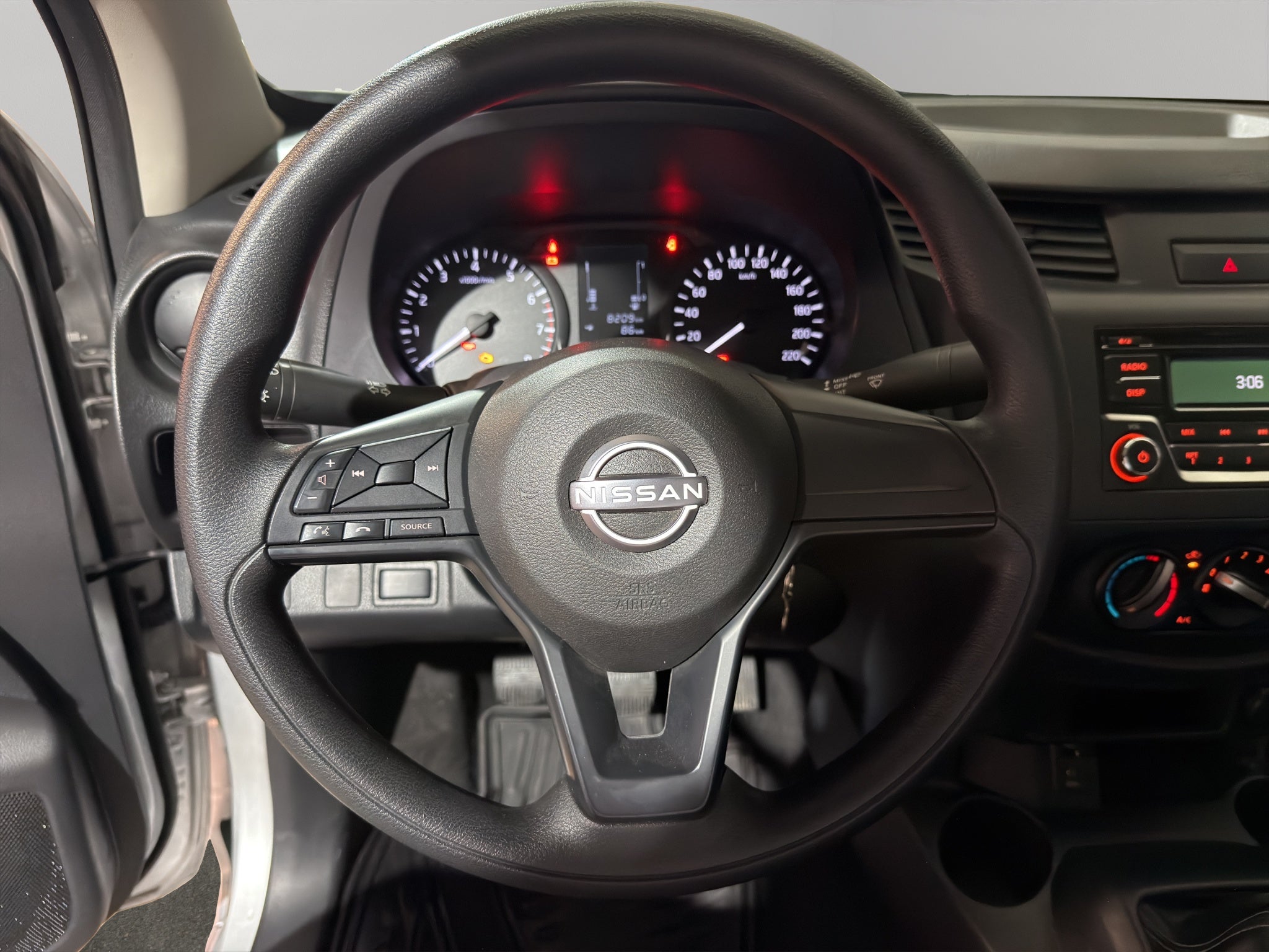 2024 Nissan Comerciales NP300 2 pts. Chas. Cab., TM6