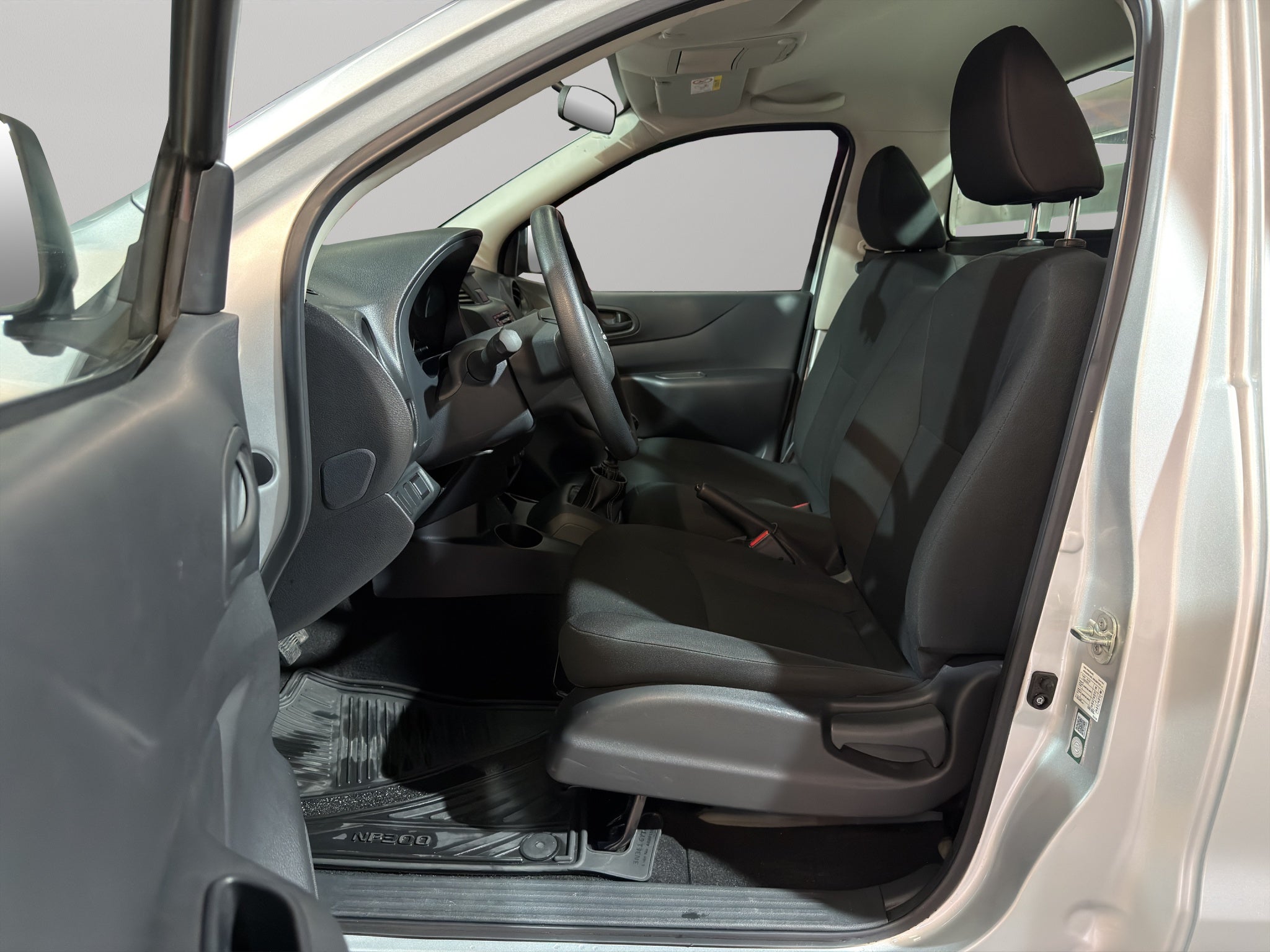 2024 Nissan Comerciales NP300 2 pts. Chas. Cab., TM6
